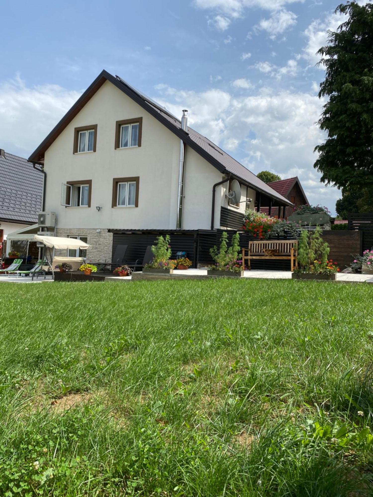 B&B Millenium House Plitvicka Jezera Bagian luar foto