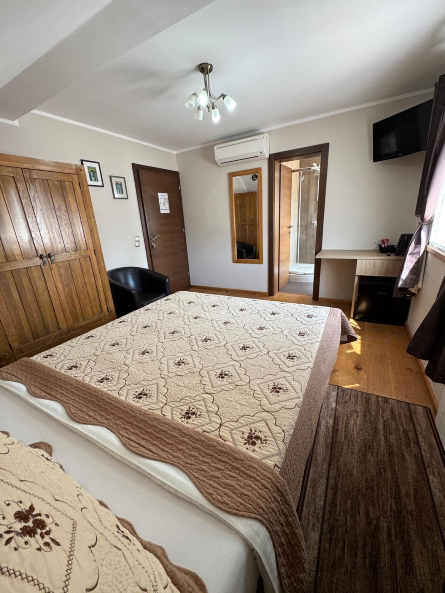B&B Millenium House Plitvicka Jezera Bagian luar foto