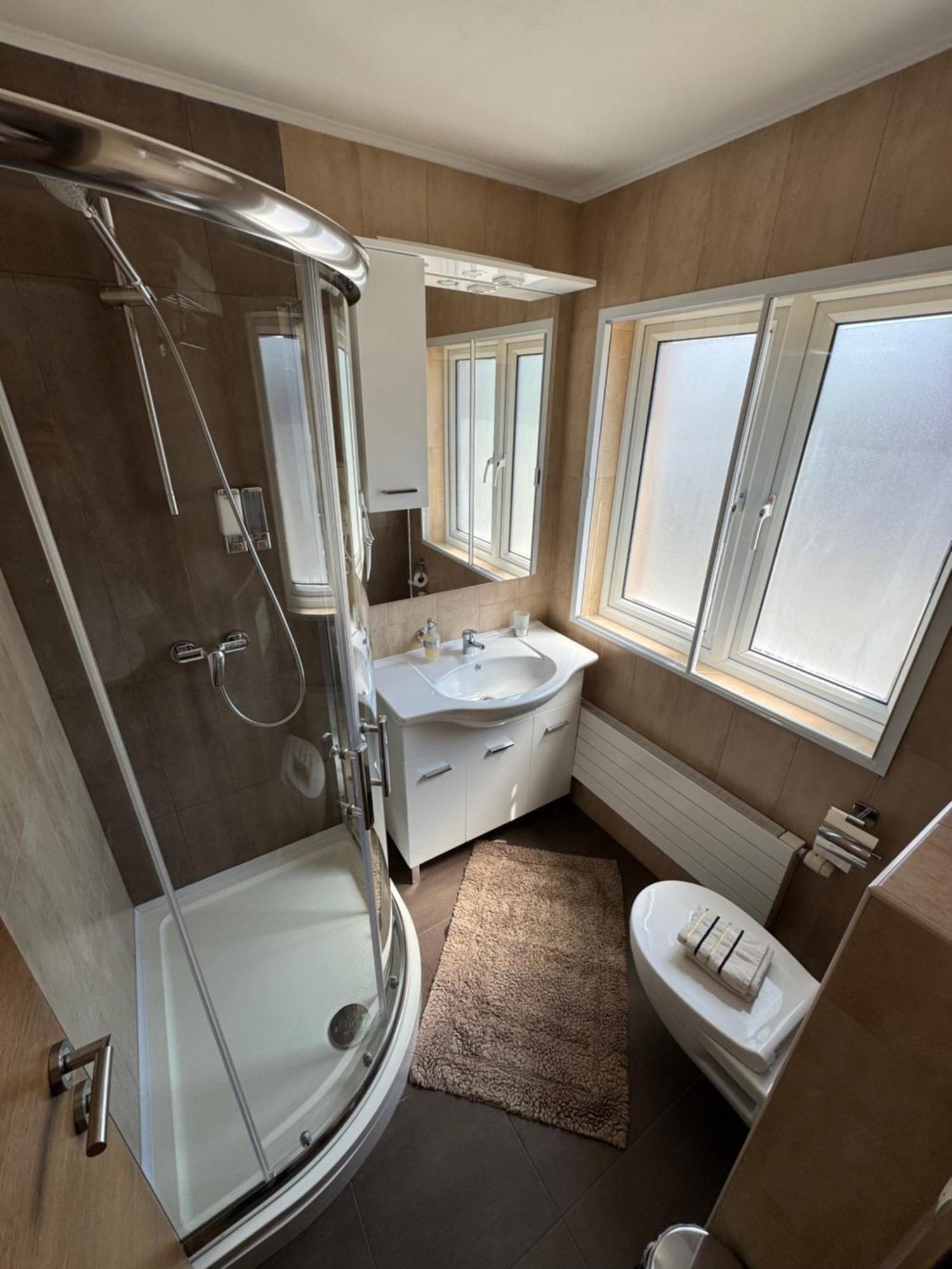 B&B Millenium House Plitvicka Jezera Bagian luar foto